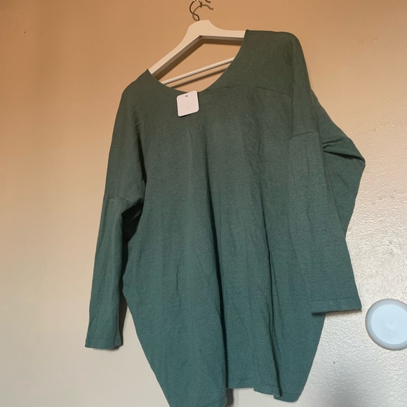🔴Sold New green long sleeve oversized top by Tris💚✨ - Picture 6 of 6
